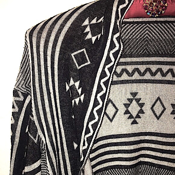 HAUTE MONDE Size L sweater with cream and white with Aztec print - Picture 6 of 10